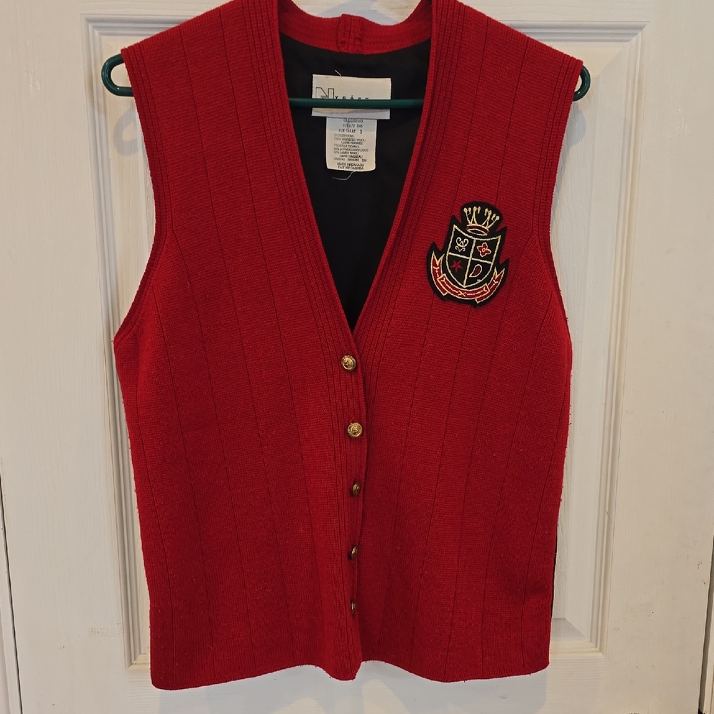 Beautiful Vintage Made in 🇨🇦 Wool Tartan Collegiate Vest, lovely condition